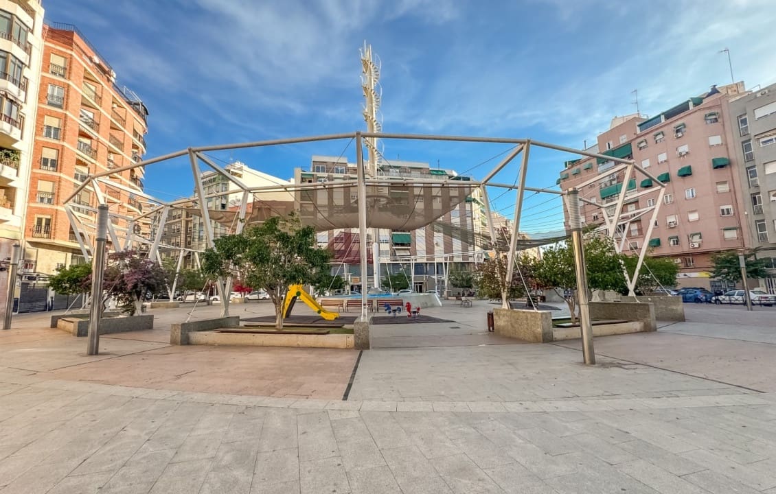 2 bedroom Flat for rent in Elche / Elx - € 700 (Ref: 9398788)
