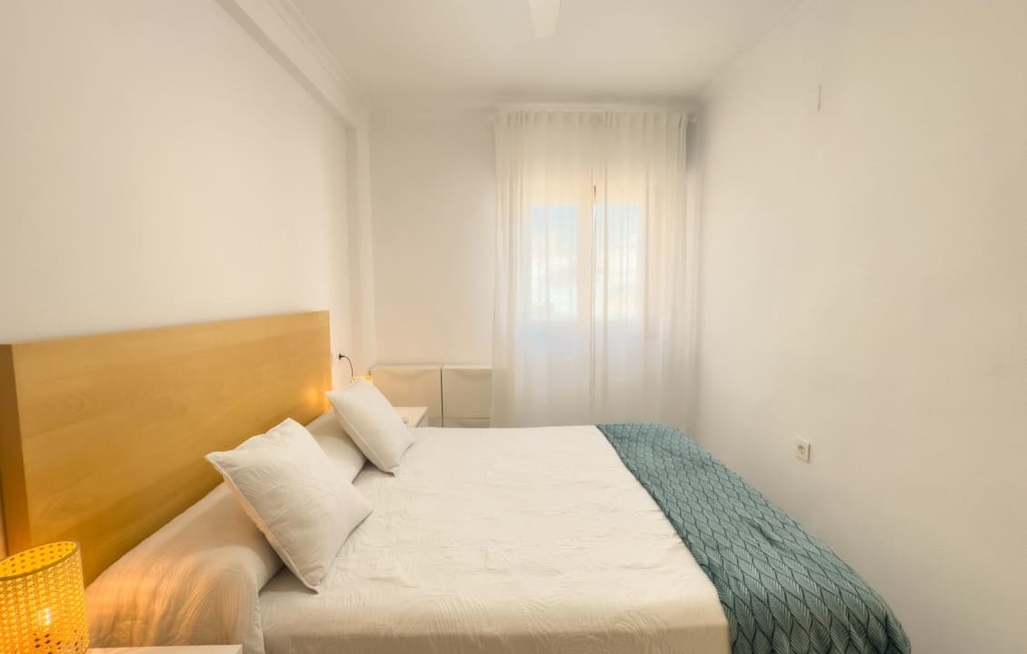 2 slaapkamer Bungalow voor vakantieverhuur in Santa Pola met zwembad - € 650 (Ref: 9409070)