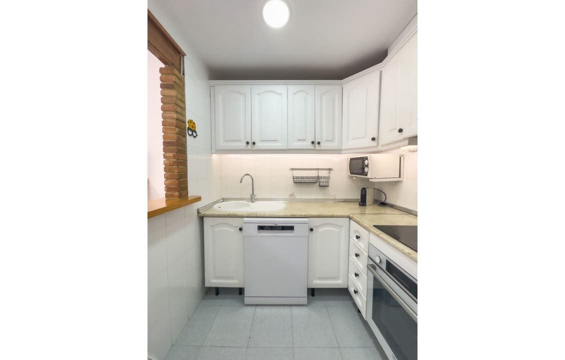 2 slaapkamer Bungalow voor vakantieverhuur in Santa Pola met zwembad - € 650 (Ref: 9409070)