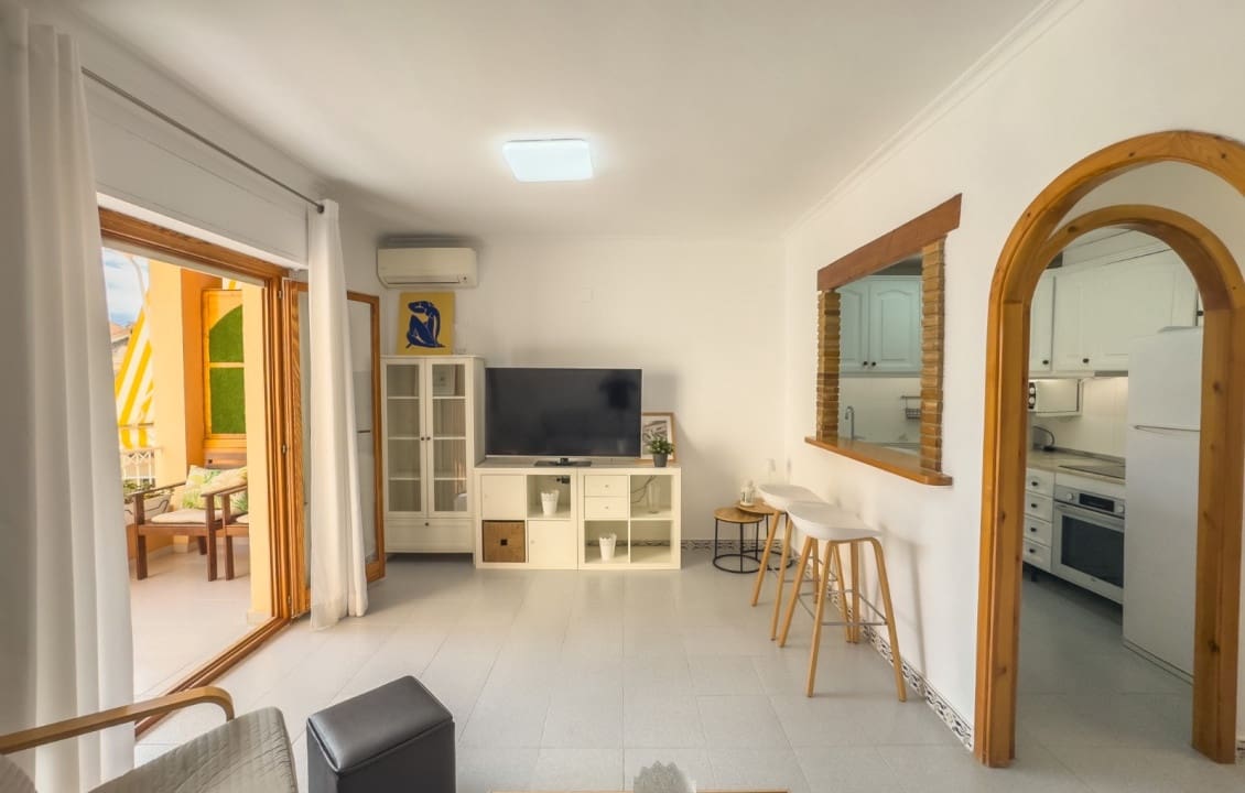 2 slaapkamer Bungalow voor vakantieverhuur in Santa Pola met zwembad - € 650 (Ref: 9409070)