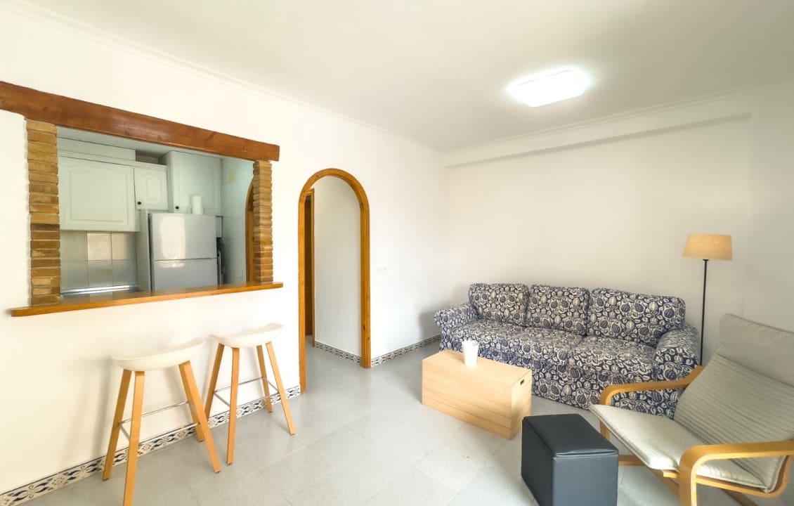 2 slaapkamer Bungalow voor vakantieverhuur in Santa Pola met zwembad - € 650 (Ref: 9409070)