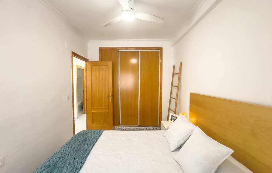 2 slaapkamer Bungalow voor vakantieverhuur in Santa Pola met zwembad - € 650 (Ref: 9409070)