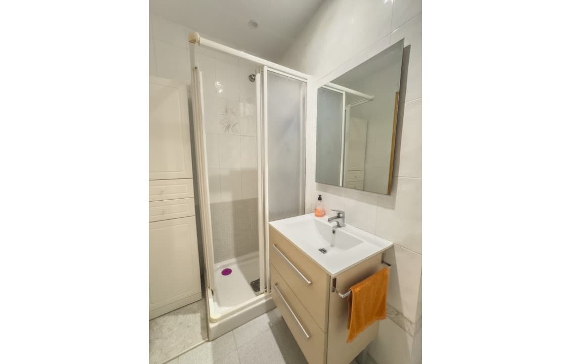 2 slaapkamer Bungalow voor vakantieverhuur in Santa Pola met zwembad - € 650 (Ref: 9409070)