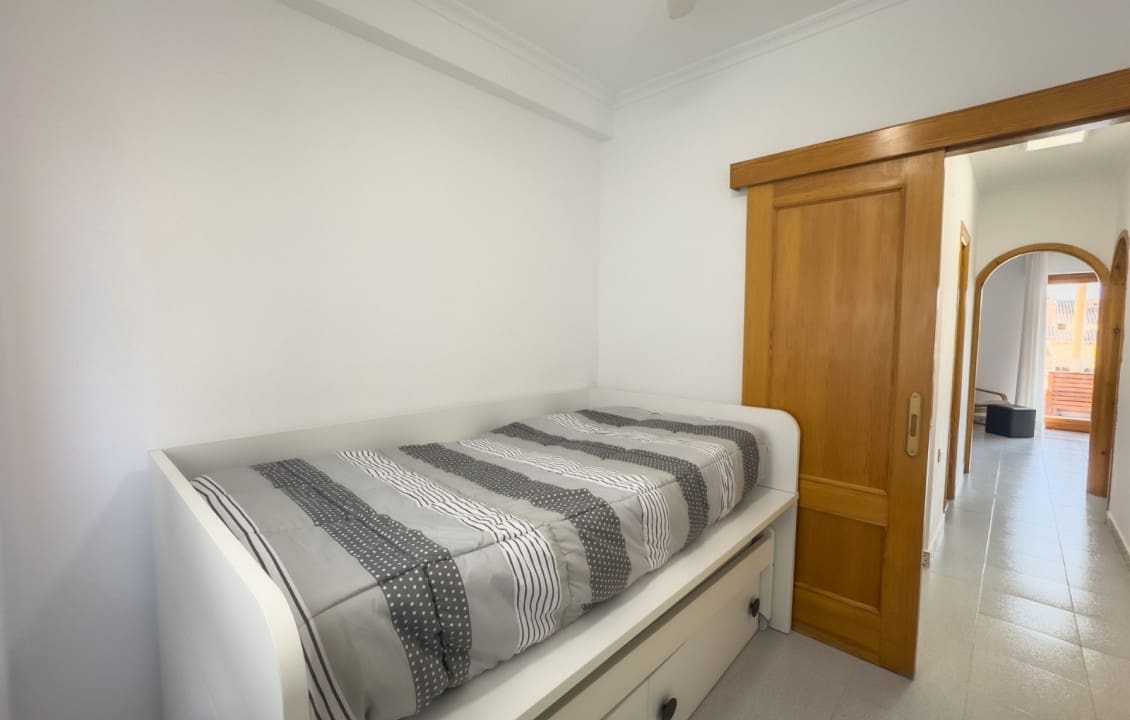 2 slaapkamer Bungalow voor vakantieverhuur in Santa Pola met zwembad - € 650 (Ref: 9409070)