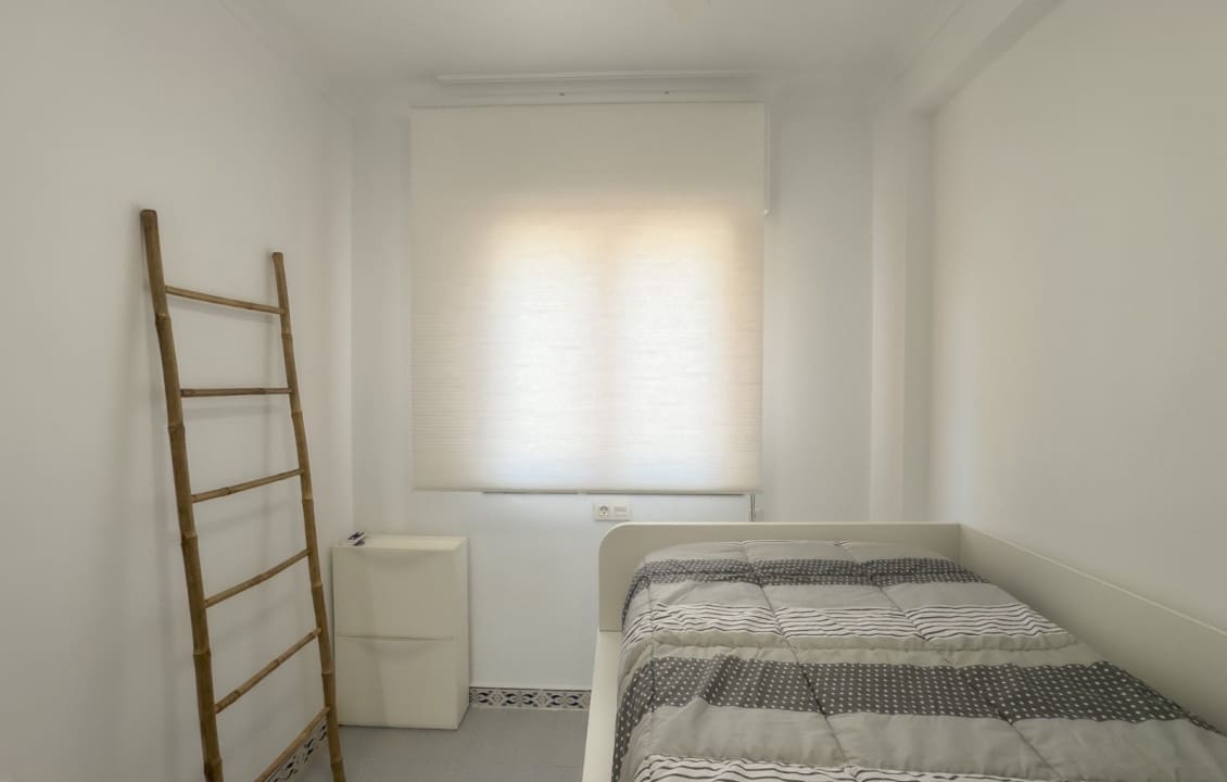 2 slaapkamer Bungalow voor vakantieverhuur in Santa Pola met zwembad - € 650 (Ref: 9409070)