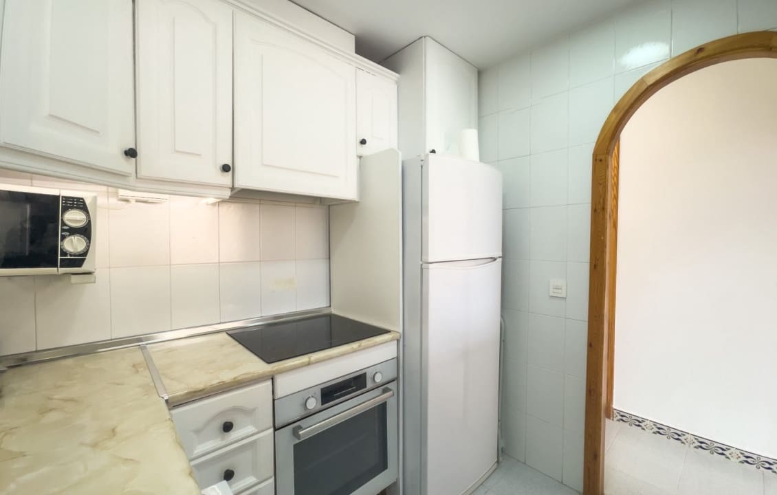 2 slaapkamer Bungalow voor vakantieverhuur in Santa Pola met zwembad - € 650 (Ref: 9409070)
