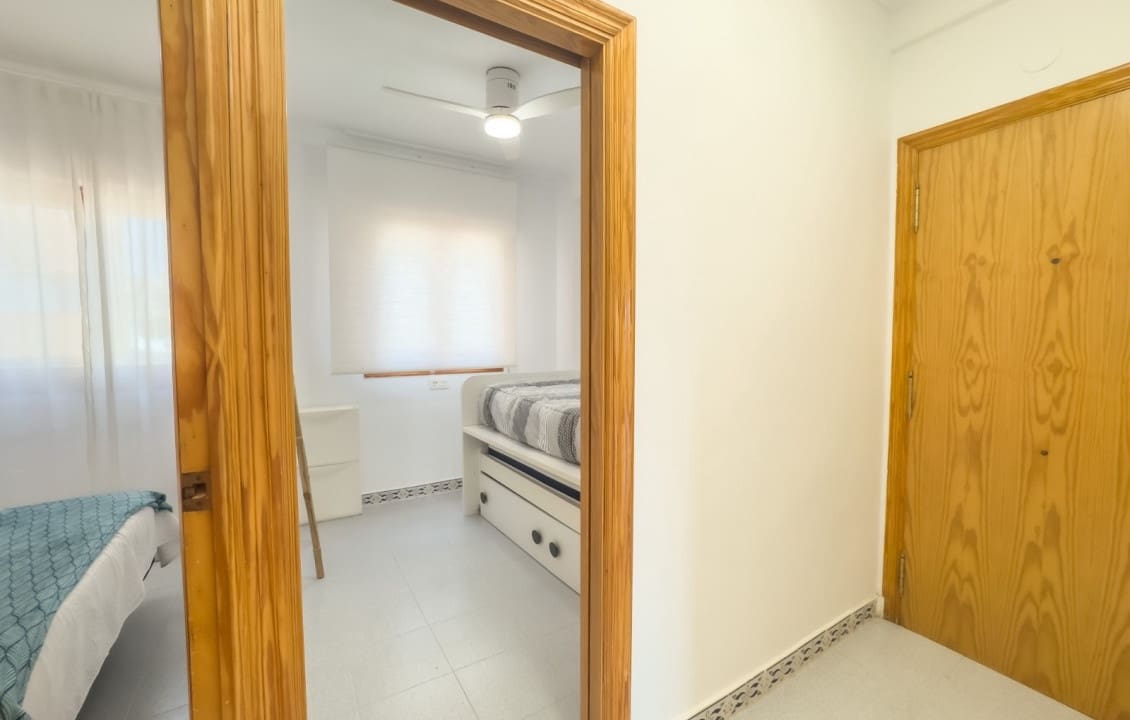 2 slaapkamer Bungalow voor vakantieverhuur in Santa Pola met zwembad - € 650 (Ref: 9409070)