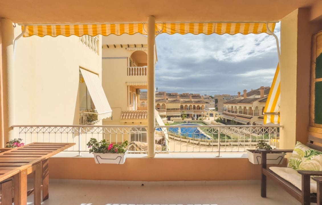 2 slaapkamer Bungalow voor vakantieverhuur in Santa Pola met zwembad - € 650 (Ref: 9409070)