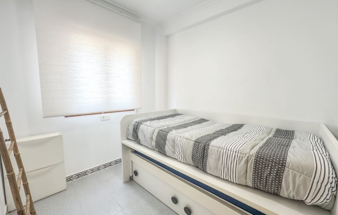 2 slaapkamer Bungalow voor vakantieverhuur in Santa Pola met zwembad - € 650 (Ref: 9409070)