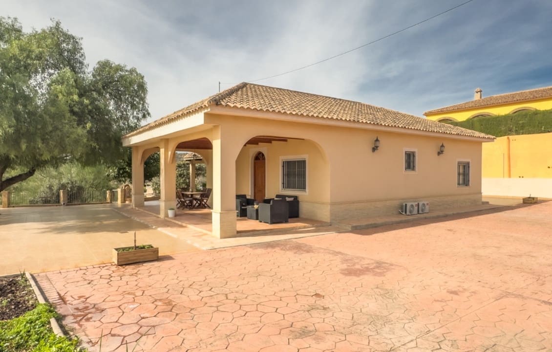 3 bedroom Villa for rent in Aspe with pool - € 1,400 (Ref: 9443655)
