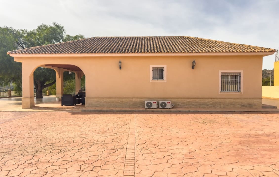 3 bedroom Villa for rent in Aspe with pool - € 1,400 (Ref: 9443655)