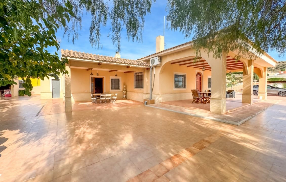 3 bedroom Villa for rent in Aspe with pool - € 1,400 (Ref: 9443655)