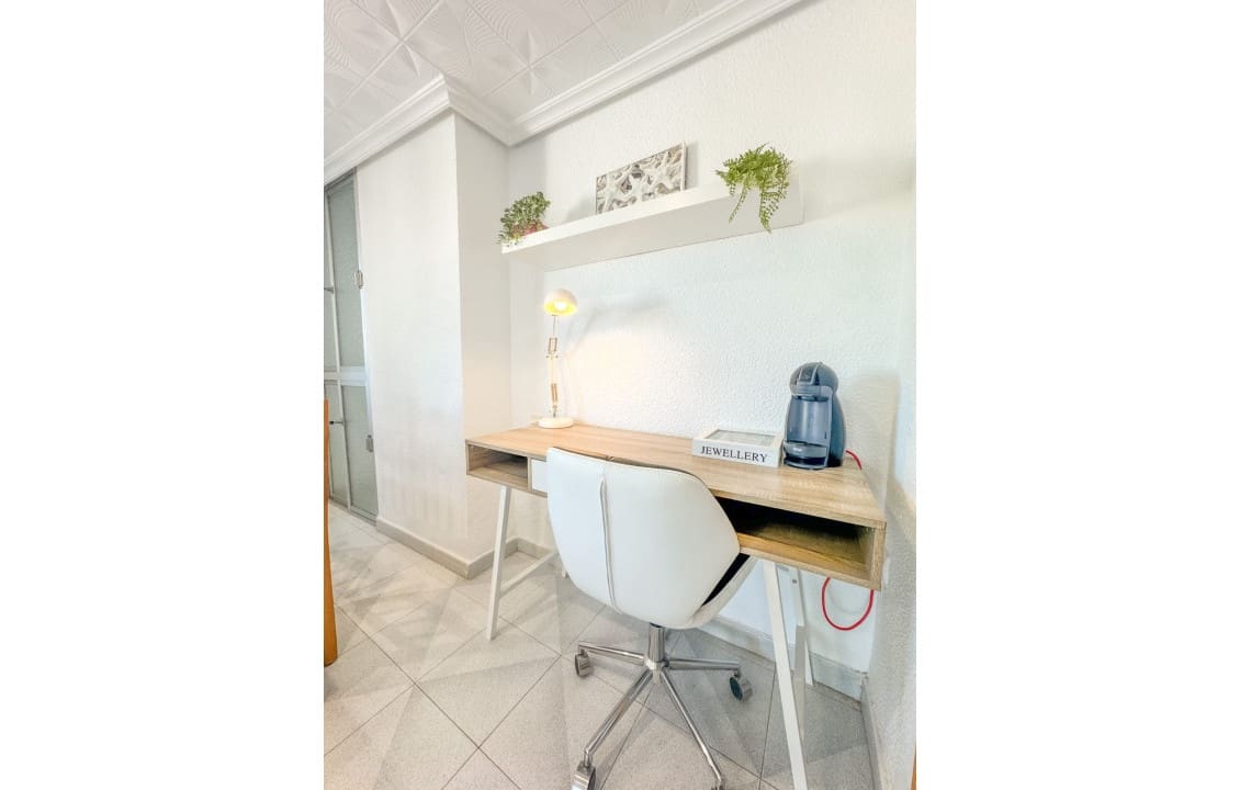 4 bedroom Apartment for rent in Santa Pola - € 800 (Ref: 9489964)