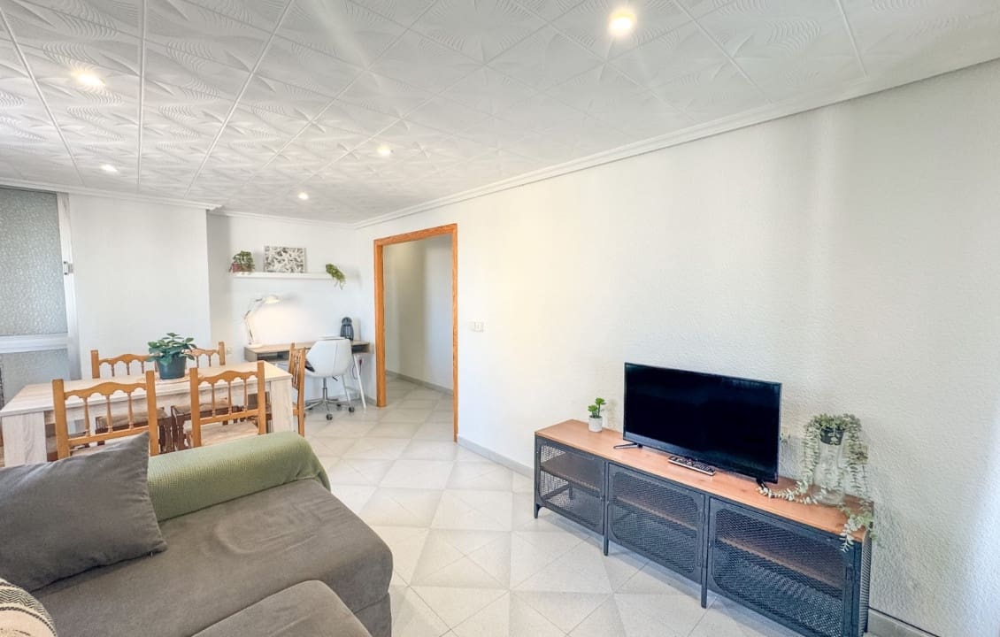 4 bedroom Apartment for rent in Santa Pola - € 800 (Ref: 9489964)