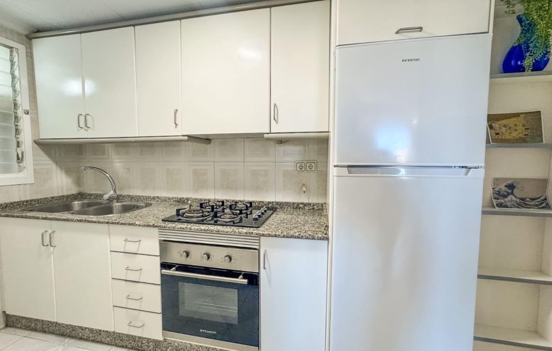 4 bedroom Apartment for rent in Santa Pola - € 800 (Ref: 9489964)