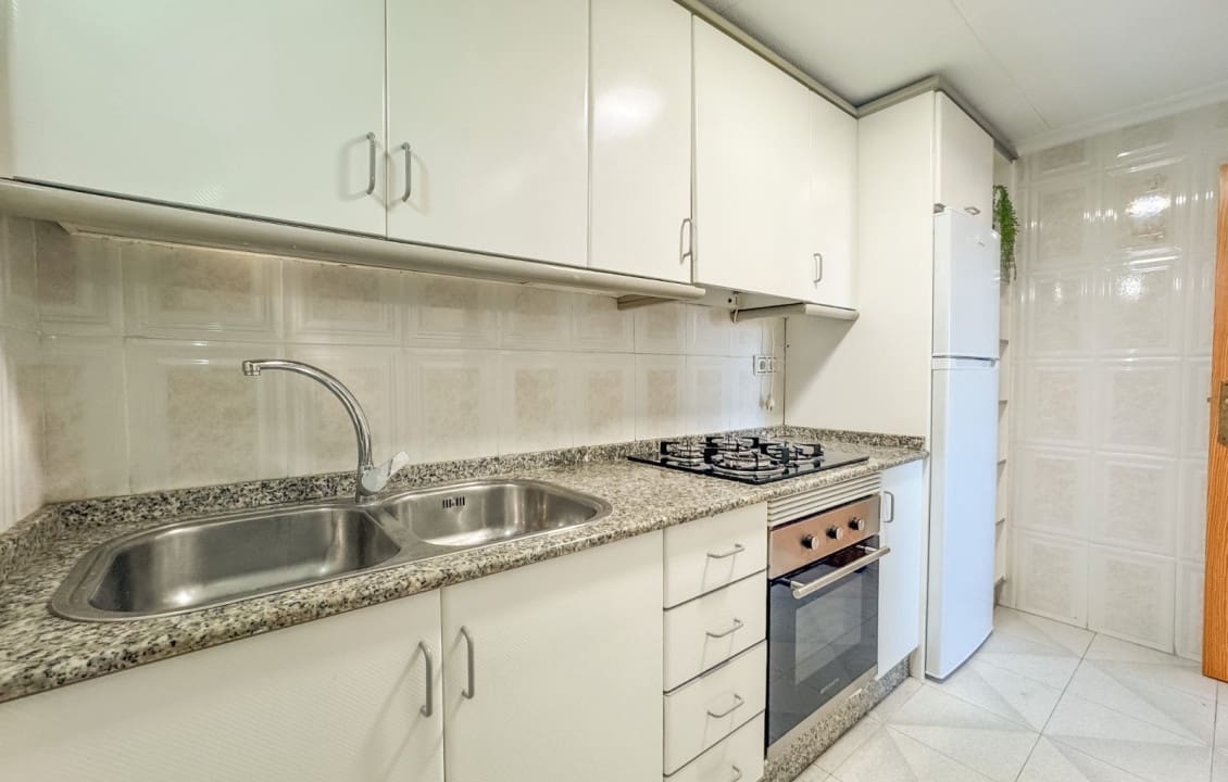 4 bedroom Apartment for rent in Santa Pola - € 800 (Ref: 9489964)