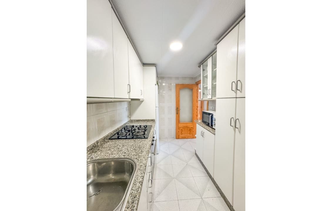 4 bedroom Apartment for rent in Santa Pola - € 800 (Ref: 9489964)