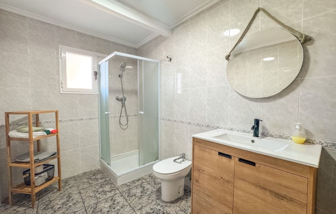 4 bedroom Apartment for rent in Santa Pola - € 800 (Ref: 9489964)