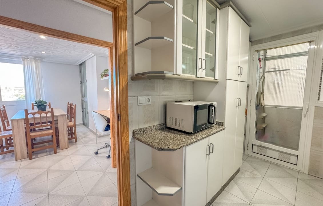 4 bedroom Apartment for rent in Santa Pola - € 800 (Ref: 9489964)