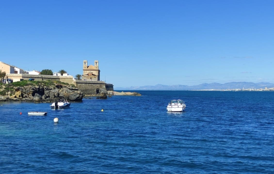 4 bedroom Apartment for rent in Santa Pola - € 800 (Ref: 9489964)