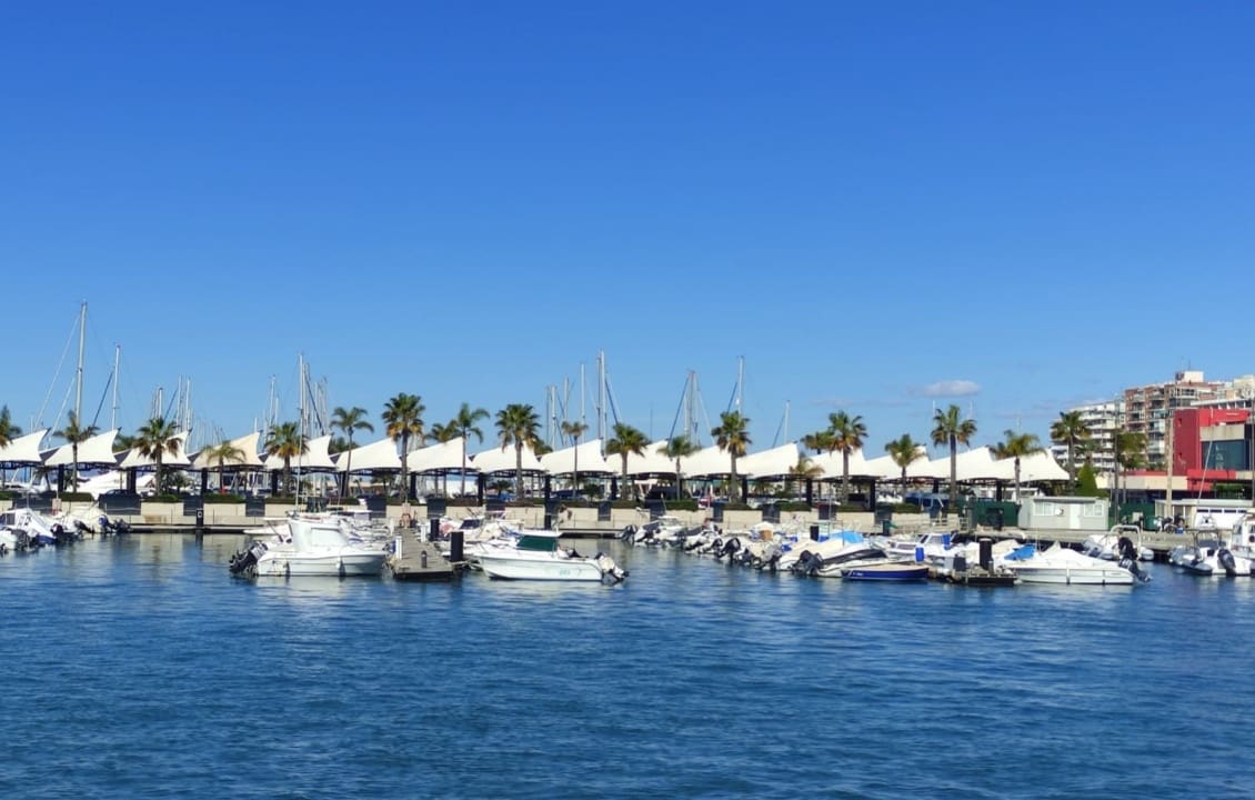 4 bedroom Apartment for rent in Santa Pola - € 800 (Ref: 9489964)