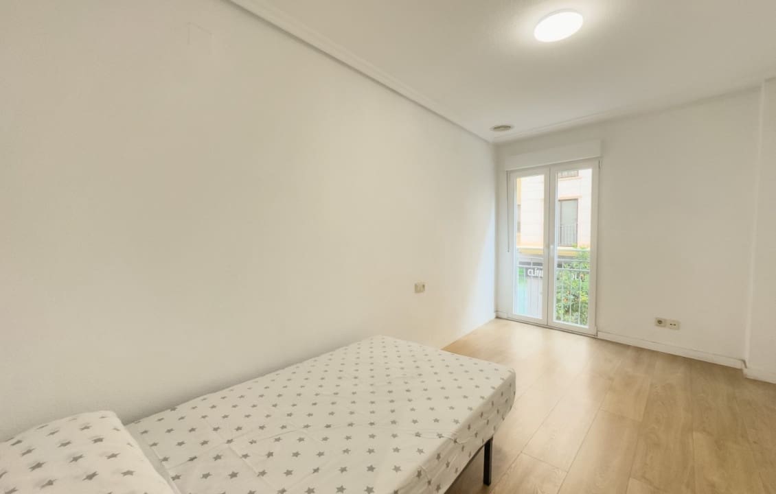 3 makuuhuone Huoneisto vuokrattavana paikassa Elche / Elx - 850 € (Ref: 9521415)