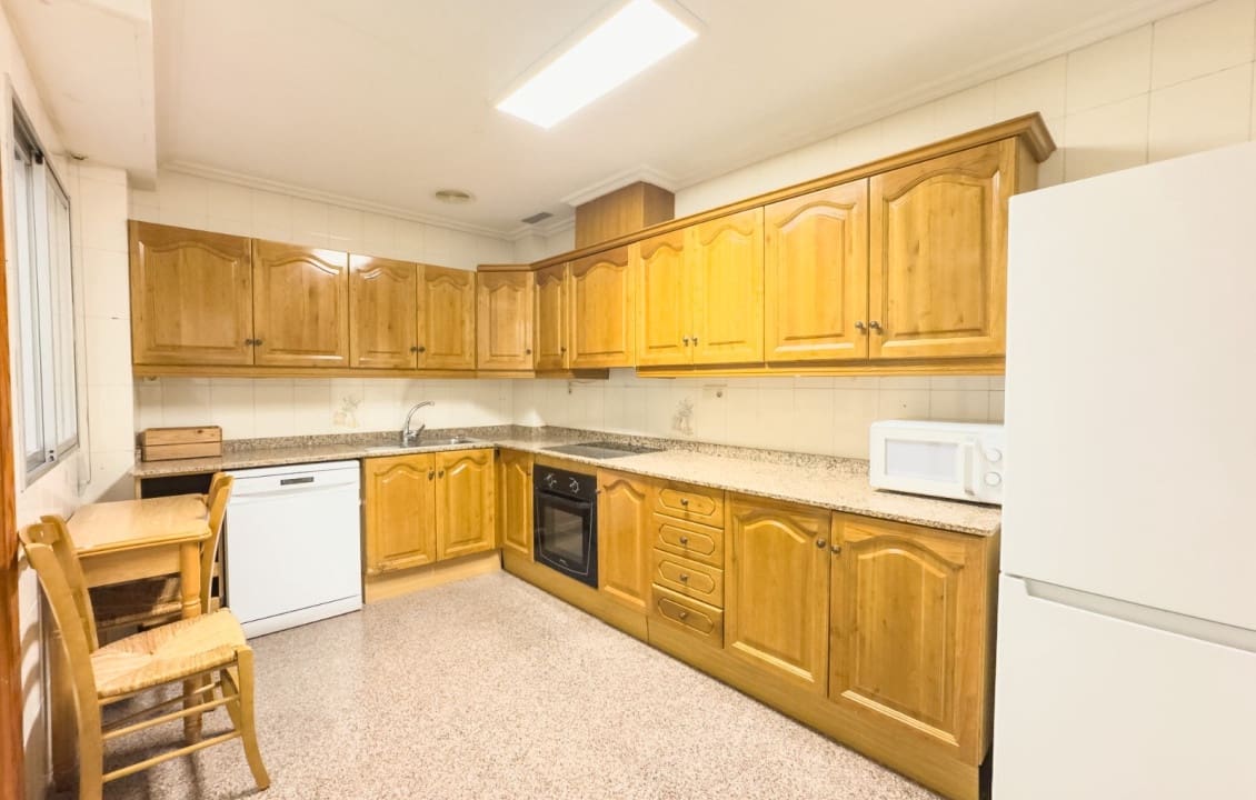 3 makuuhuone Huoneisto vuokrattavana paikassa Elche / Elx - 850 € (Ref: 9521415)