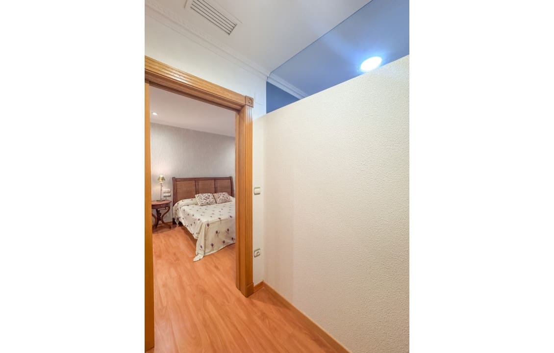 3 quarto Apartamento para arrendar em Elche / Elx - 950 € (Ref: 9523796)