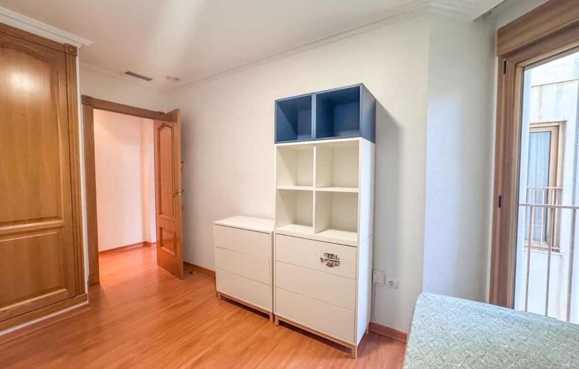 3 quarto Apartamento para arrendar em Elche / Elx - 950 € (Ref: 9523796)