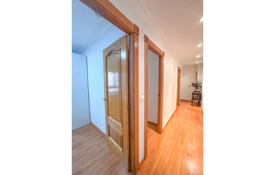 3 quarto Apartamento para arrendar em Elche / Elx - 950 € (Ref: 9523796)