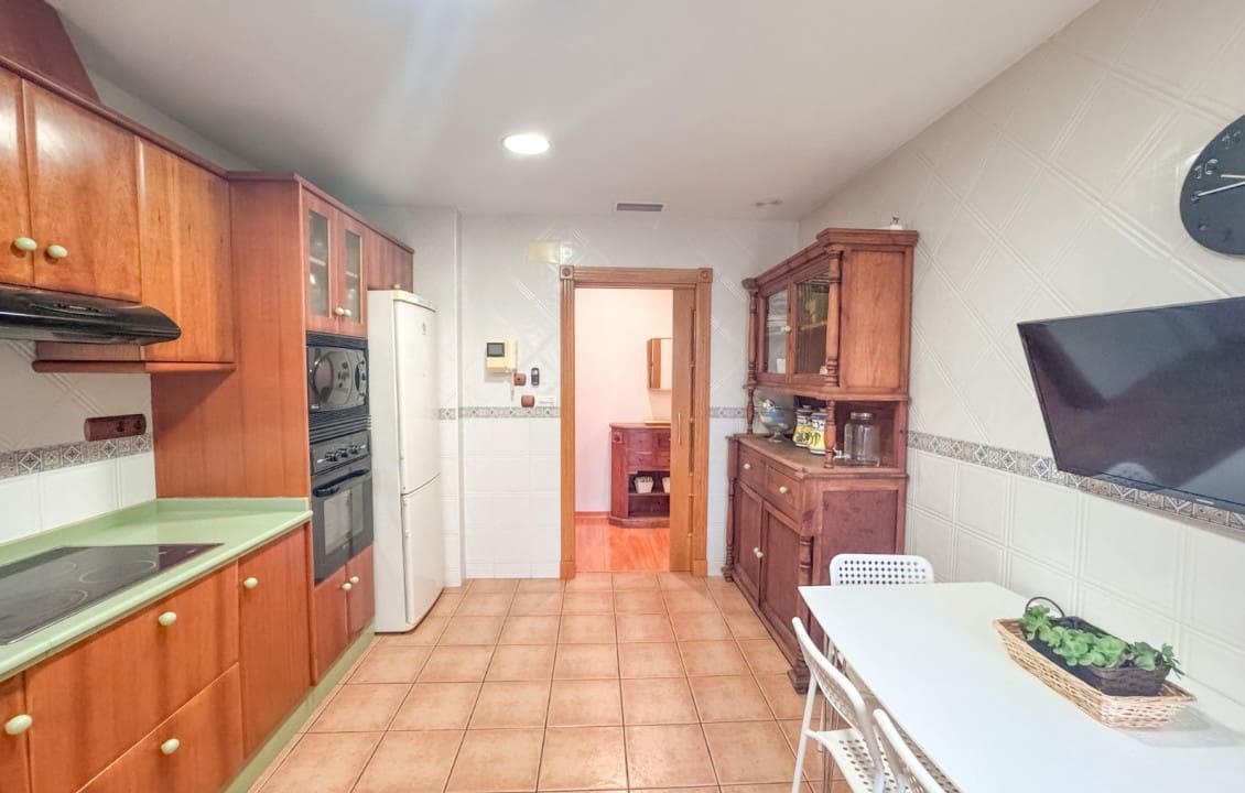 3 quarto Apartamento para arrendar em Elche / Elx - 950 € (Ref: 9523796)