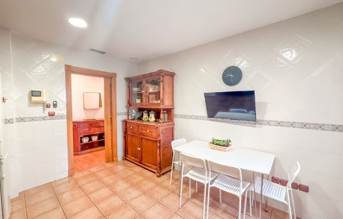 3 quarto Apartamento para arrendar em Elche / Elx - 950 € (Ref: 9523796)