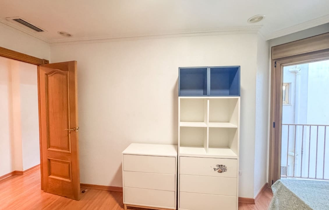 3 quarto Apartamento para arrendar em Elche / Elx - 950 € (Ref: 9523796)