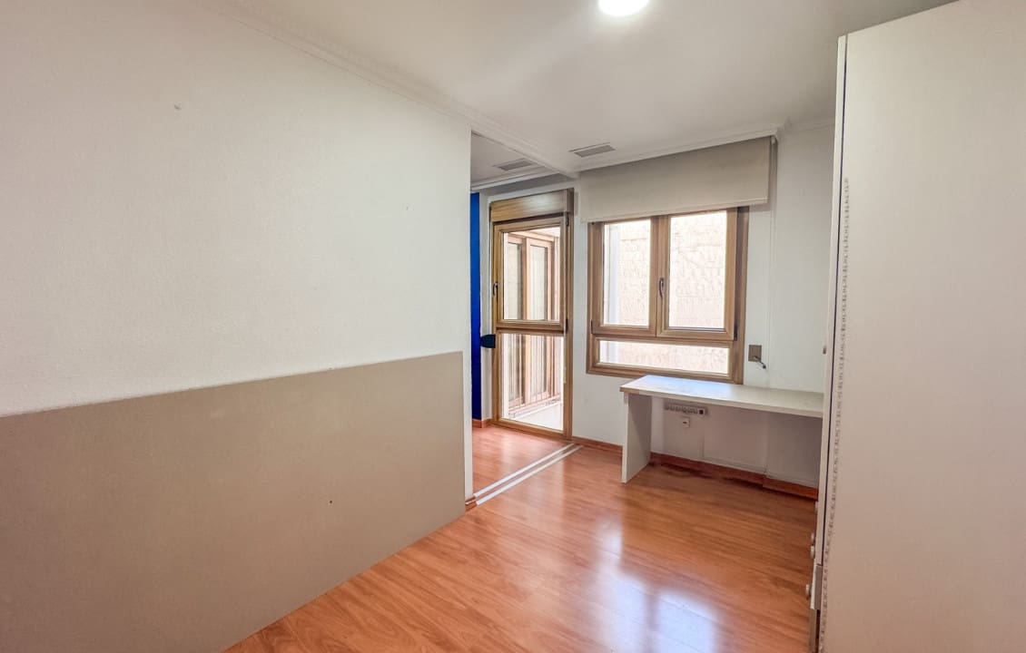 3 quarto Apartamento para arrendar em Elche / Elx - 950 € (Ref: 9523796)