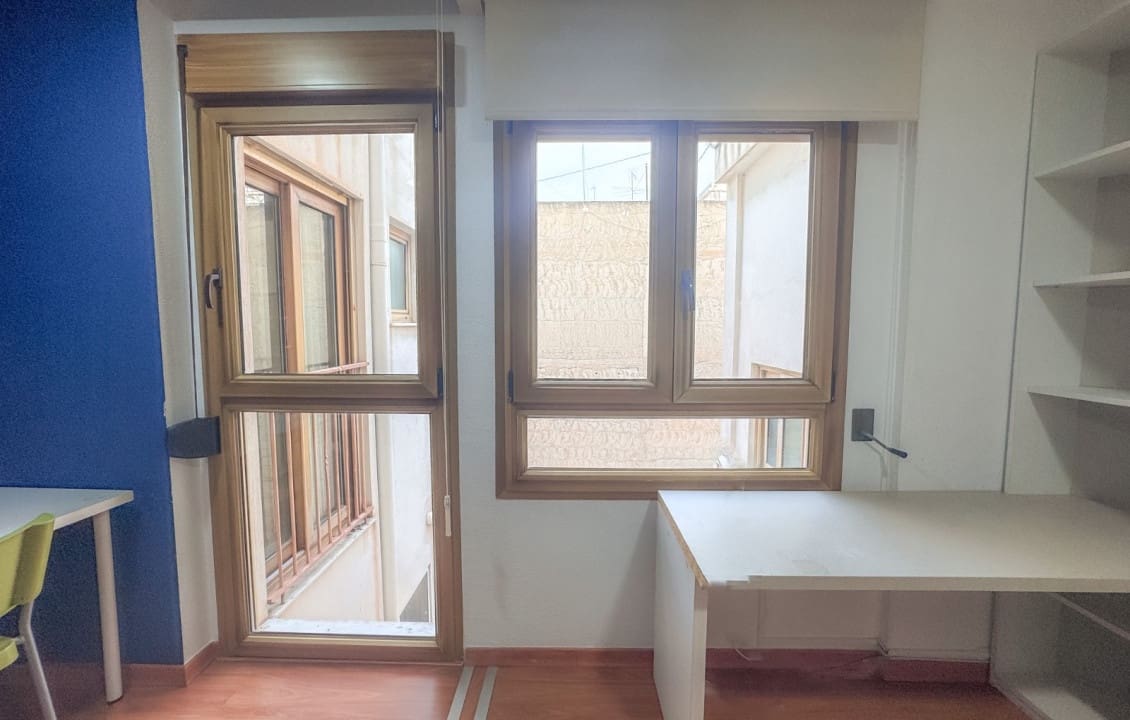 3 quarto Apartamento para arrendar em Elche / Elx - 950 € (Ref: 9523796)