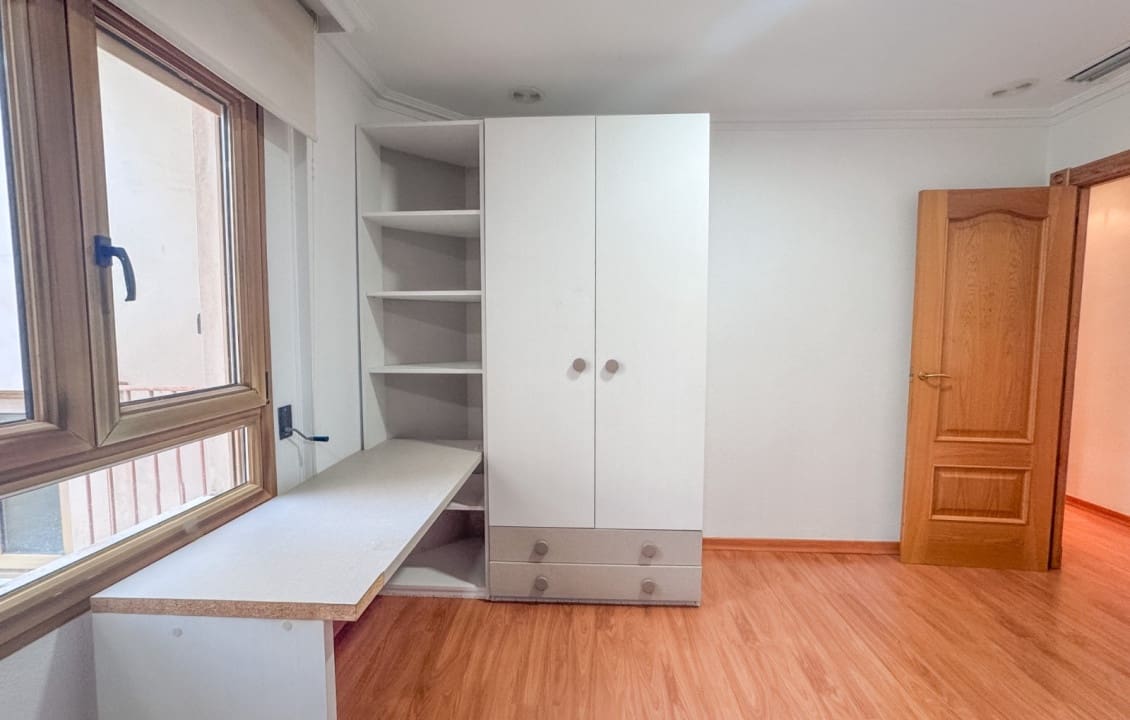 3 quarto Apartamento para arrendar em Elche / Elx - 950 € (Ref: 9523796)