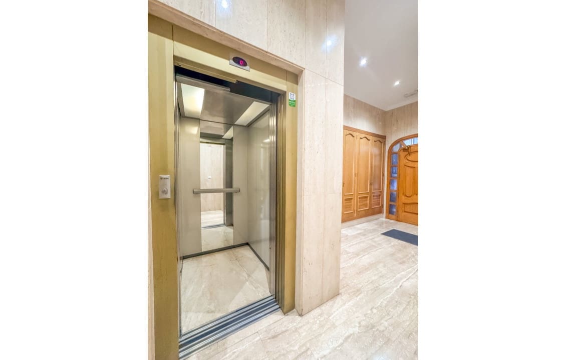 3 quarto Apartamento para arrendar em Elche / Elx - 950 € (Ref: 9523796)