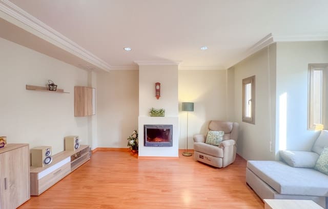 3 quarto Apartamento para arrendar em Centro, Elche / Elx - 950 € (Ref: 9523796)