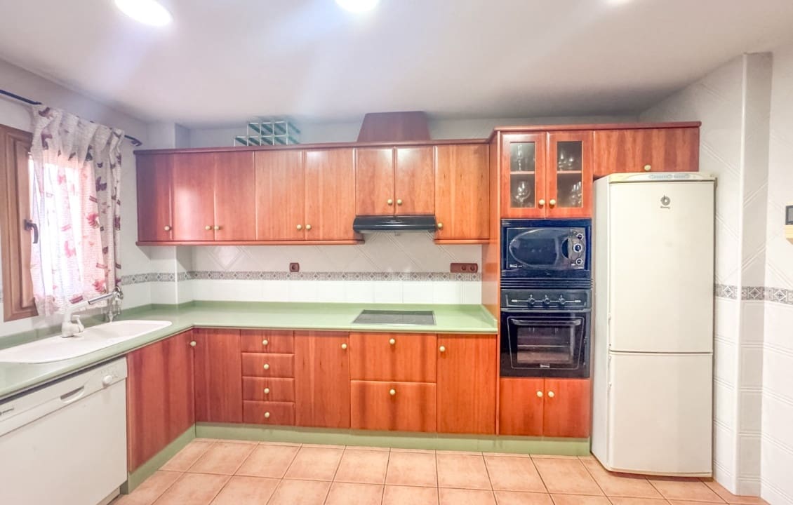 3 quarto Apartamento para arrendar em Elche / Elx - 950 € (Ref: 9523796)