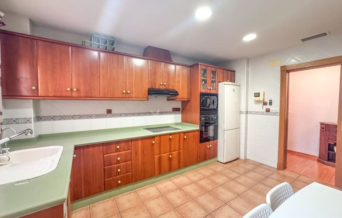 3 quarto Apartamento para arrendar em Elche / Elx - 950 € (Ref: 9523796)