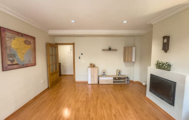 3 quarto Apartamento para arrendar em Centro, Elche / Elx - 950 € (Ref: 9523796)