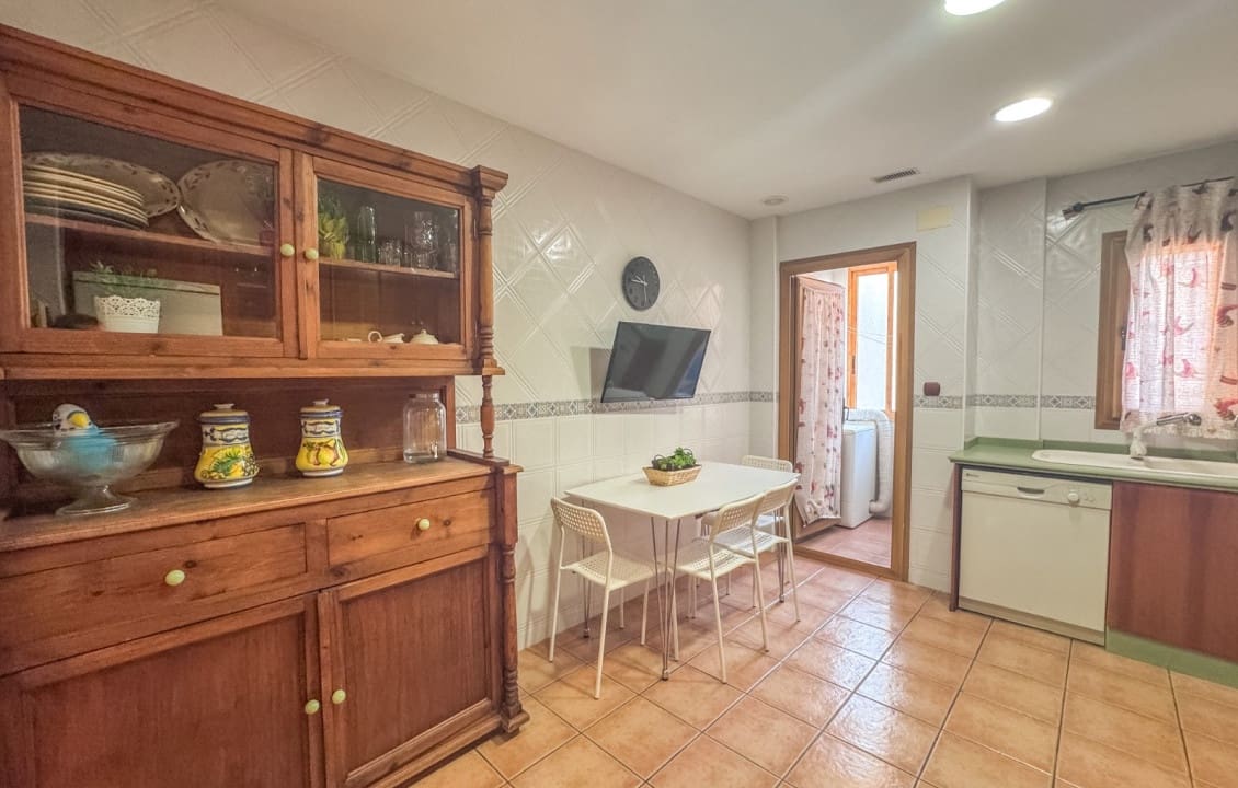 3 quarto Apartamento para arrendar em Elche / Elx - 950 € (Ref: 9523796)