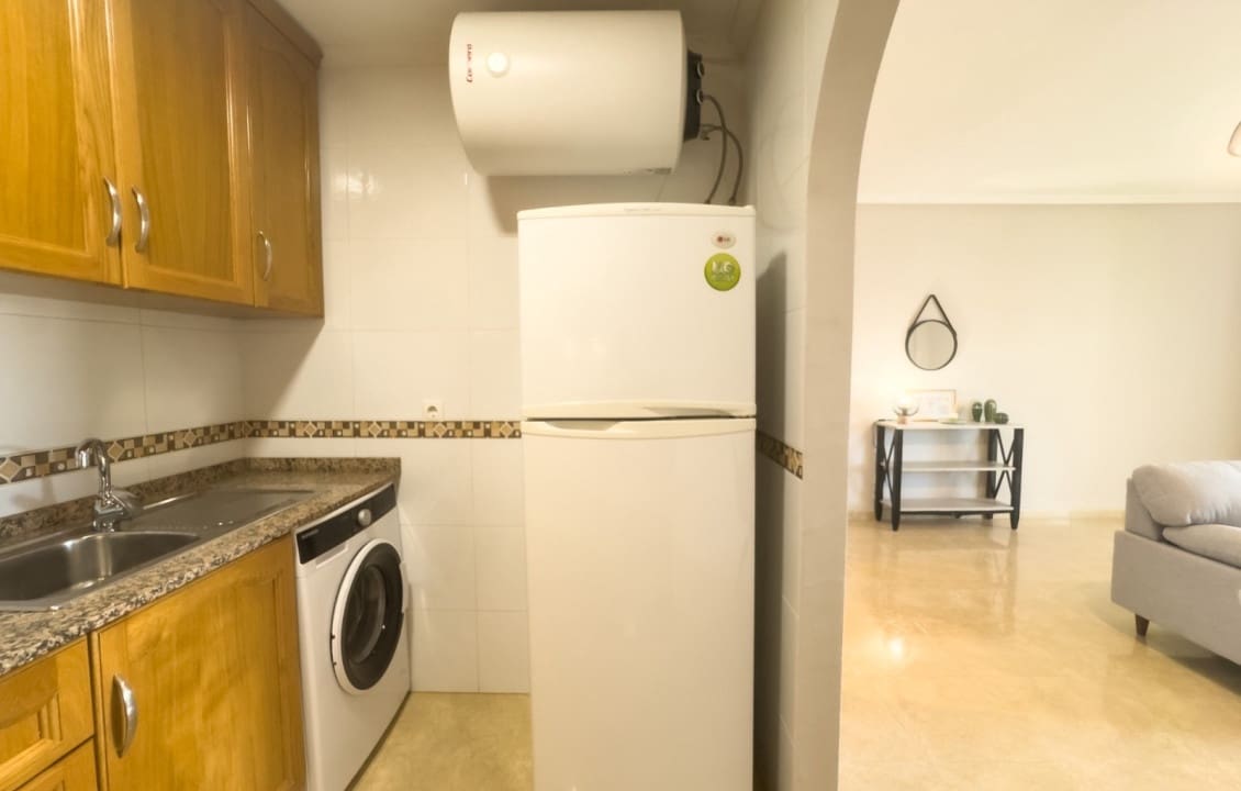 2 Zimmer Apartment zu vermieten in Daya Nueva mit Pool - 680 € (Ref: 9579170)