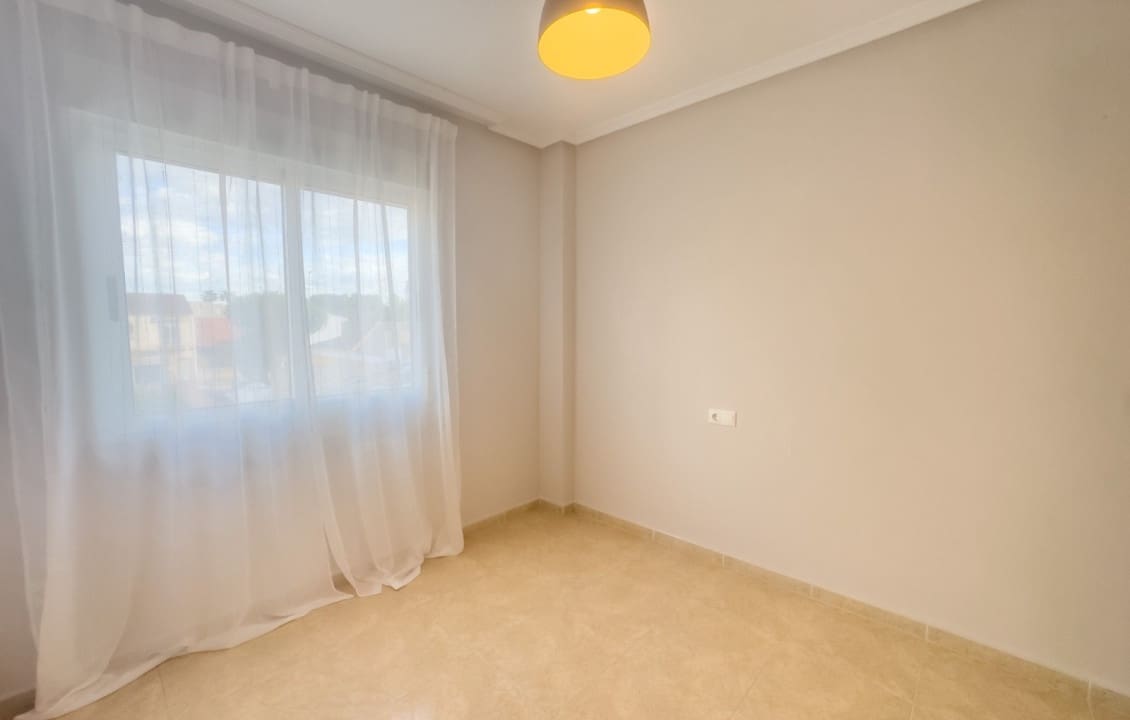 2 Zimmer Apartment zu vermieten in Daya Nueva mit Pool - 680 € (Ref: 9579170)