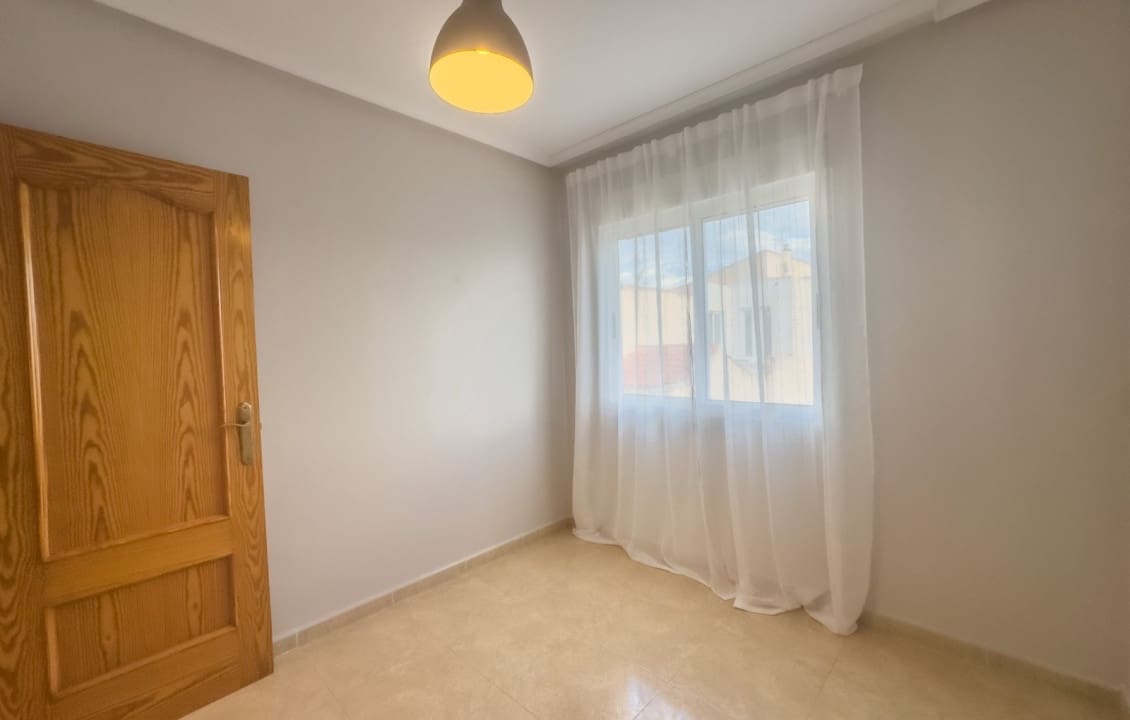 2 Zimmer Apartment zu vermieten in Daya Nueva mit Pool - 680 € (Ref: 9579170)