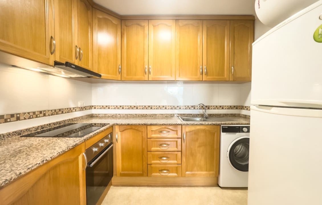 2 Zimmer Apartment zu vermieten in Daya Nueva mit Pool - 680 € (Ref: 9579170)