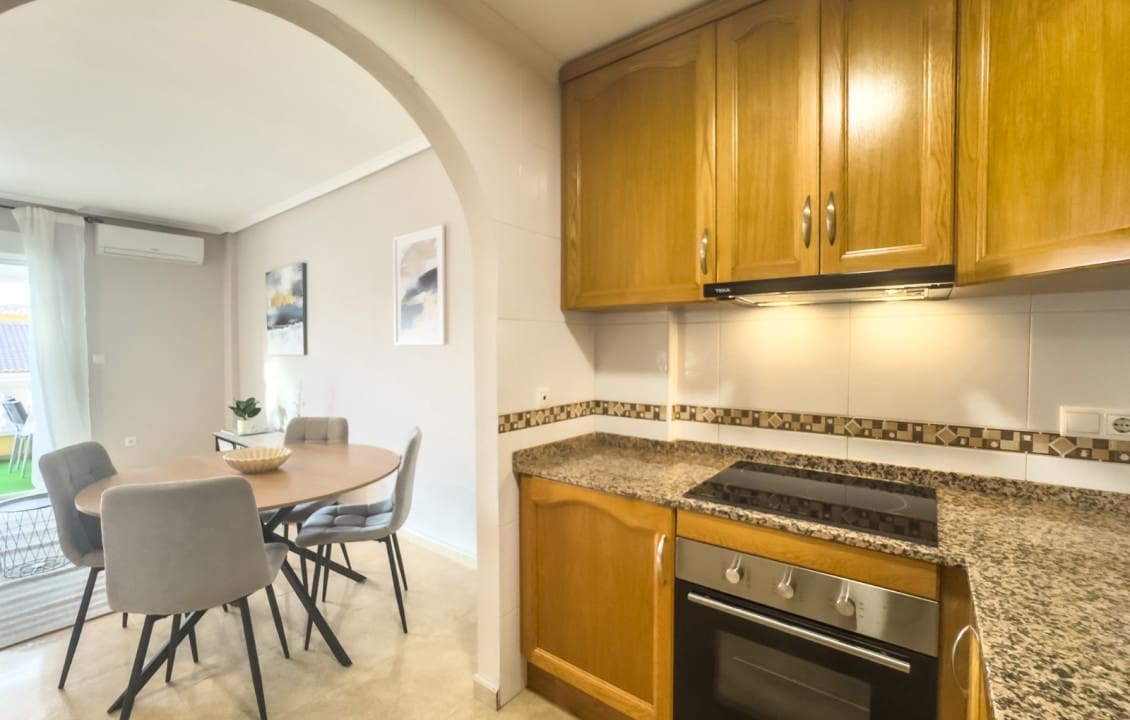 2 Zimmer Apartment zu vermieten in Daya Nueva mit Pool - 680 € (Ref: 9579170)