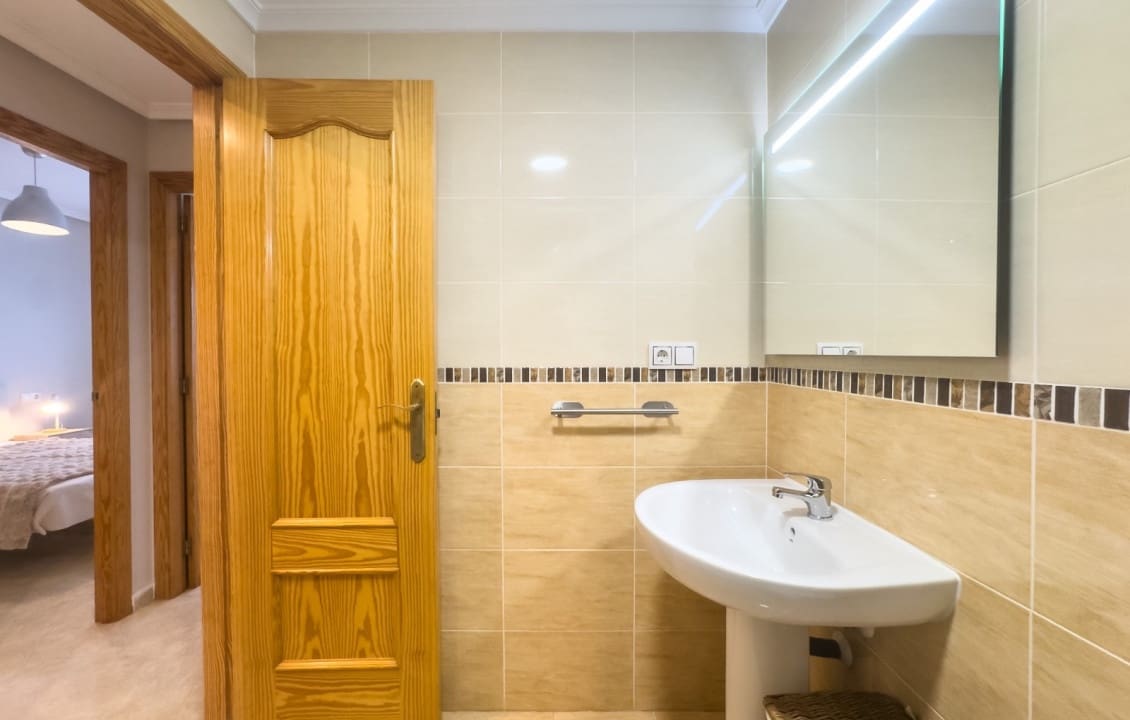 2 Zimmer Apartment zu vermieten in Daya Nueva mit Pool - 680 € (Ref: 9579170)