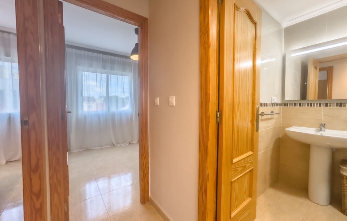 2 Zimmer Apartment zu vermieten in Daya Nueva mit Pool - 680 € (Ref: 9579170)