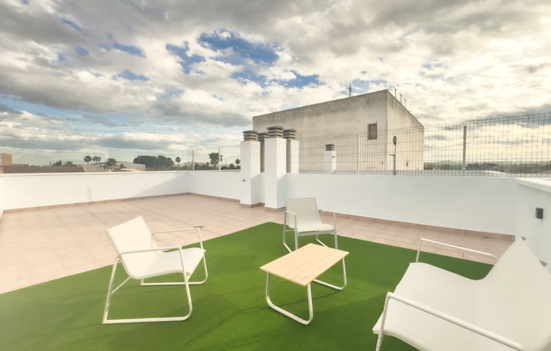 2 Zimmer Apartment zu vermieten in Daya Nueva mit Pool - 680 € (Ref: 9579170)